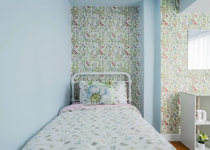 Devi 2br Bgc Taguig 4*